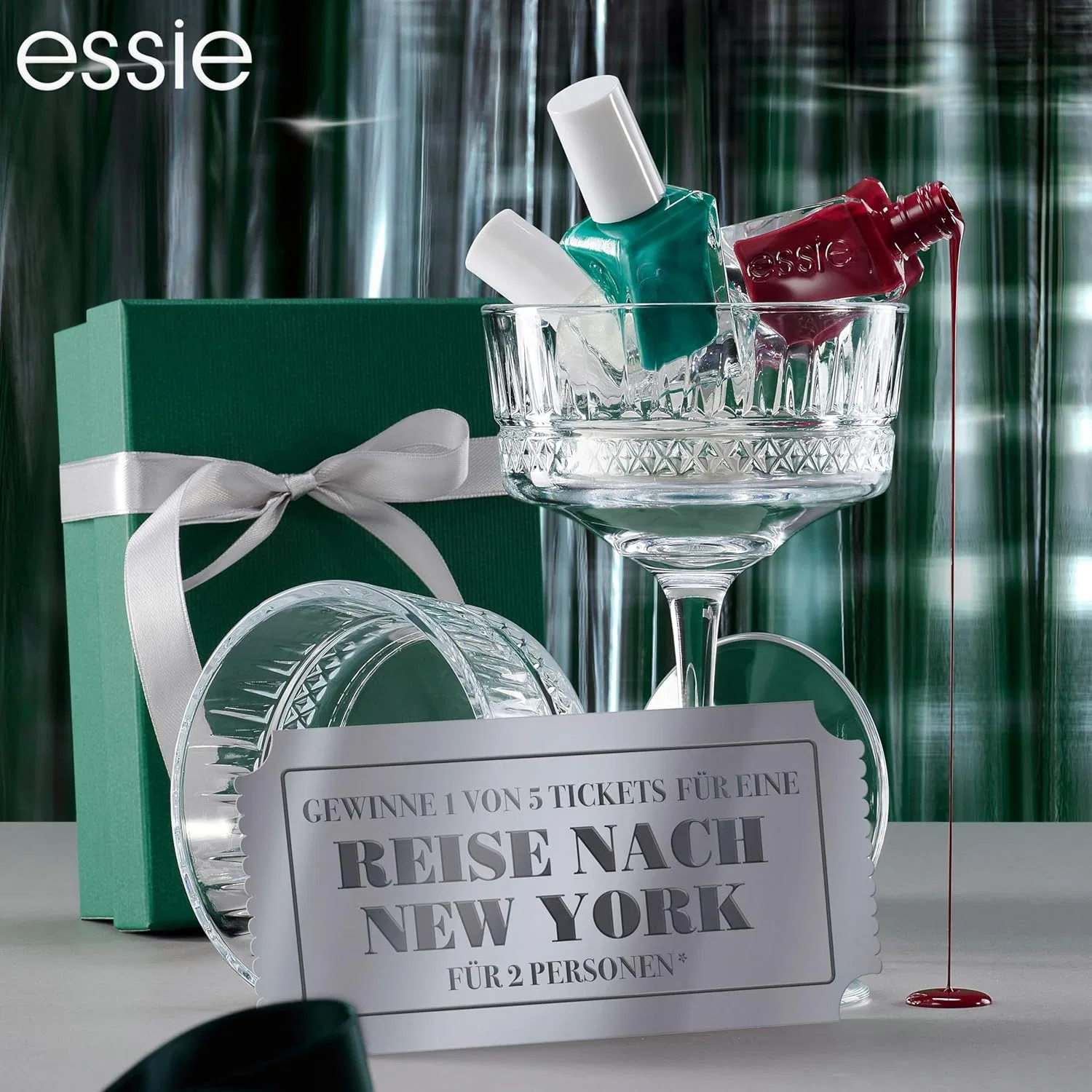 Адвент-календарь essie с эксклюзивными оттенками из США, 24 двери Essie — фото 4