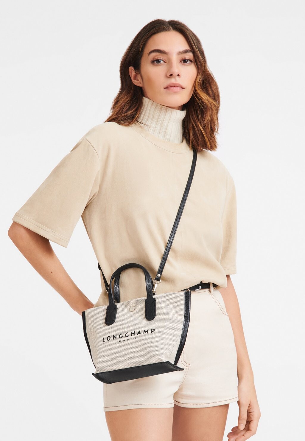 

Сумочка ESSENTIAL Longchamp, бежевый