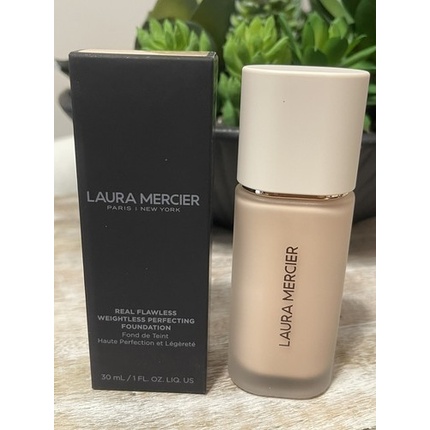 

True Flawless Weightless Perfecting Foundation Opal Laura Mercier