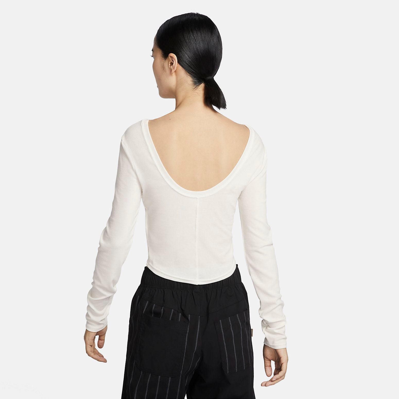 Спортивный топ (WMNS) Nike Sportswear Chill Knit Tight Scoop-Back Long-Sleeve Mini-Rib Top (Asia Sizing) 'White' FN3662-133, белый — фото 2