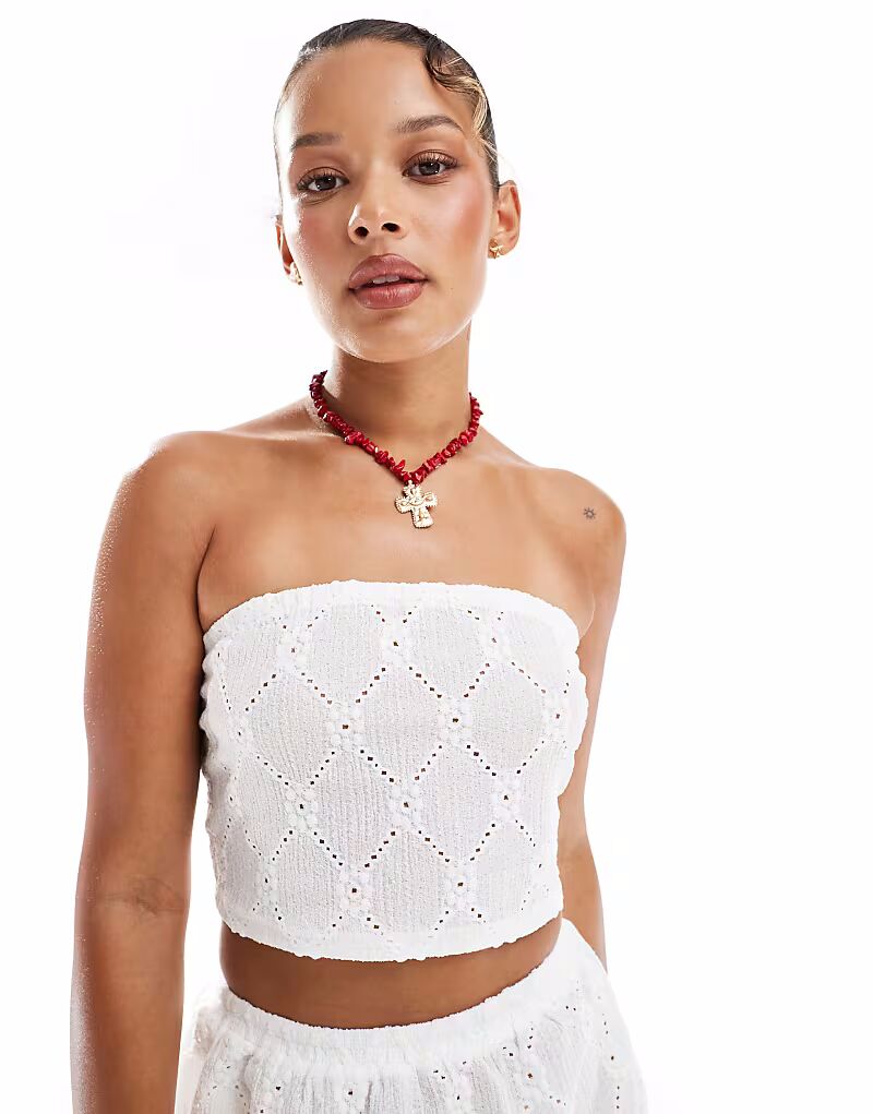 

Укороченный топ New Look Co-ord с вышивкой и сборками, белый цвет