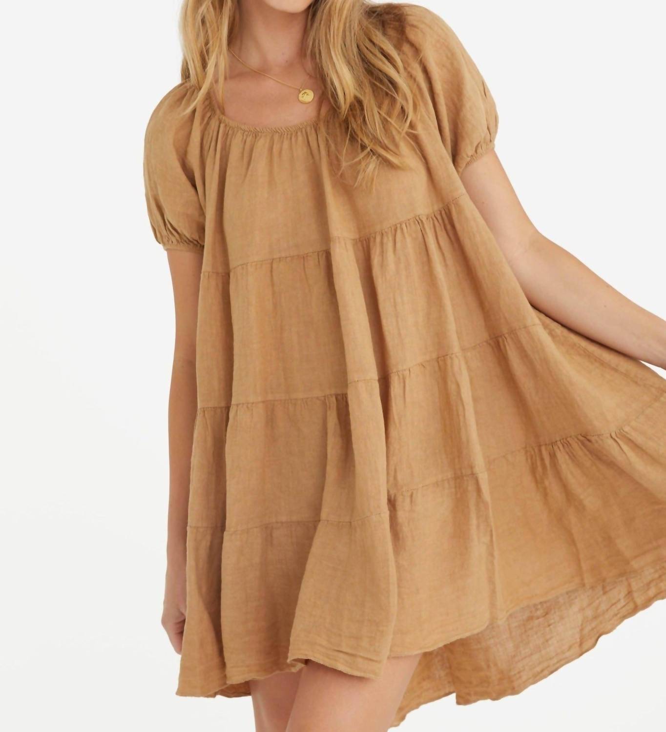 

Льняное платье Sabrina цвета Camel Le Marche