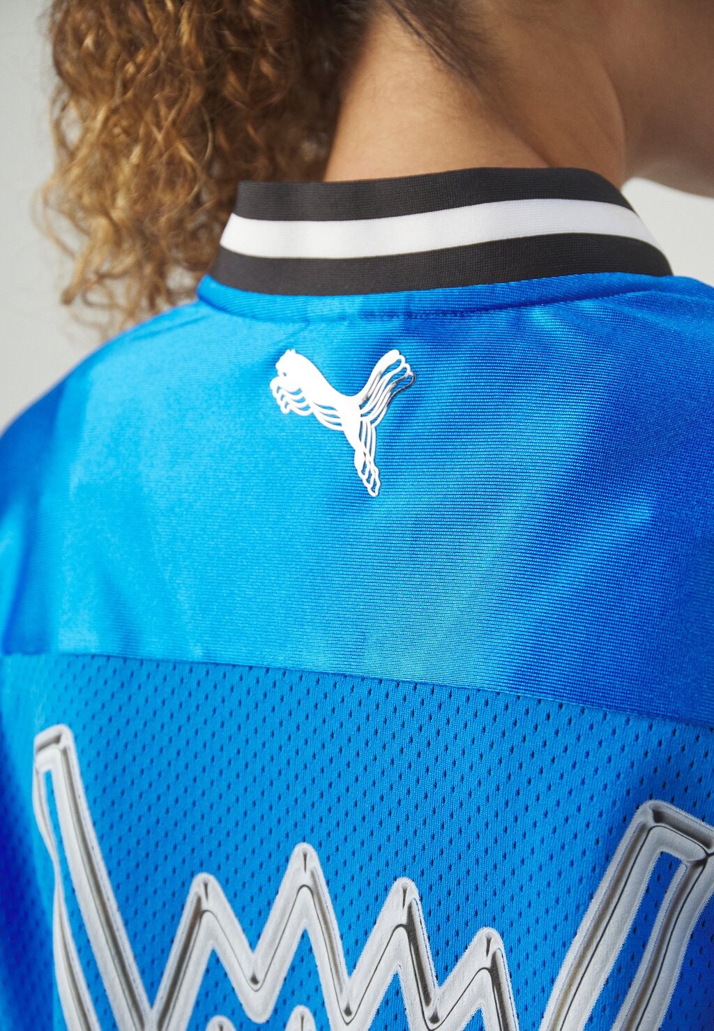 

Принт на футболке CHERRY ON TOP CROPPED Puma, синий