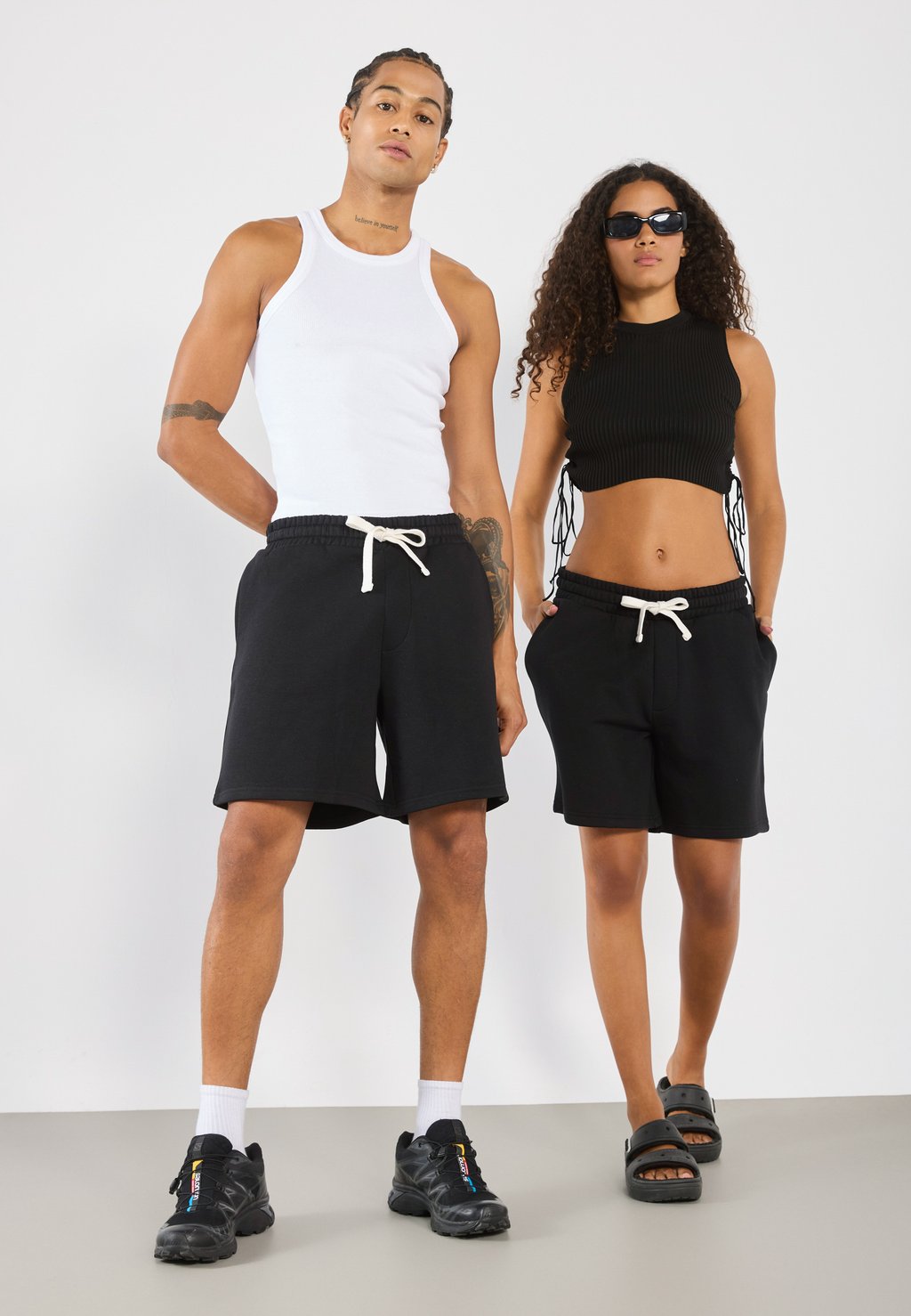 

Шорты UNISEX 2 PACK - Tracksuit bottoms YOURTURN by Zalando, черный