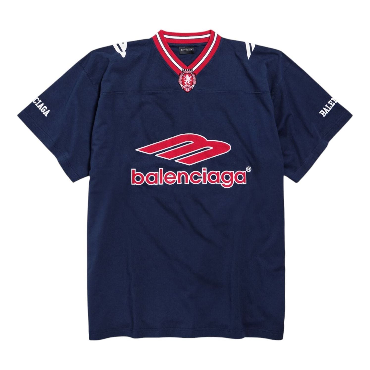 

Футболка Balenciaga 3B Football с V-образным вырезом, оверсайз, темно-синий с красными элементами