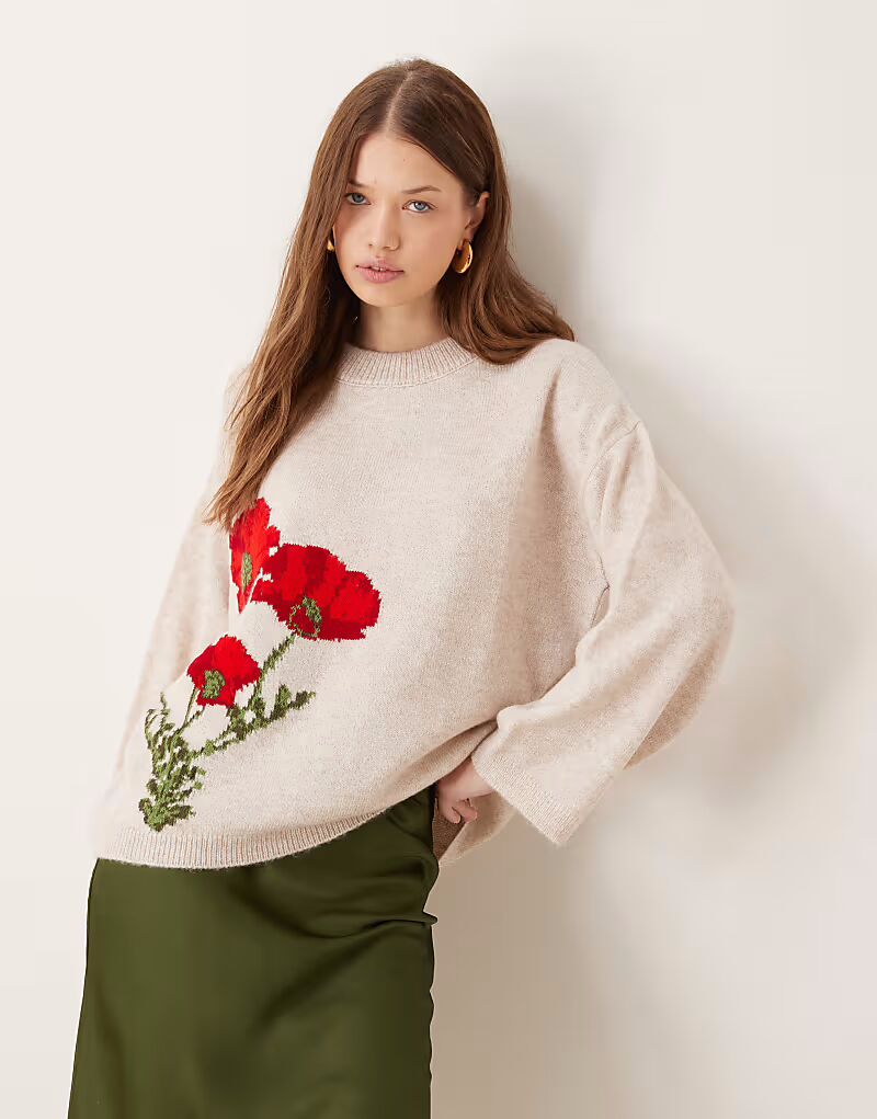 

Пушистый джемпер свободного кроя ASOS DESIGN с цветочным рисунком в цвете экрю
