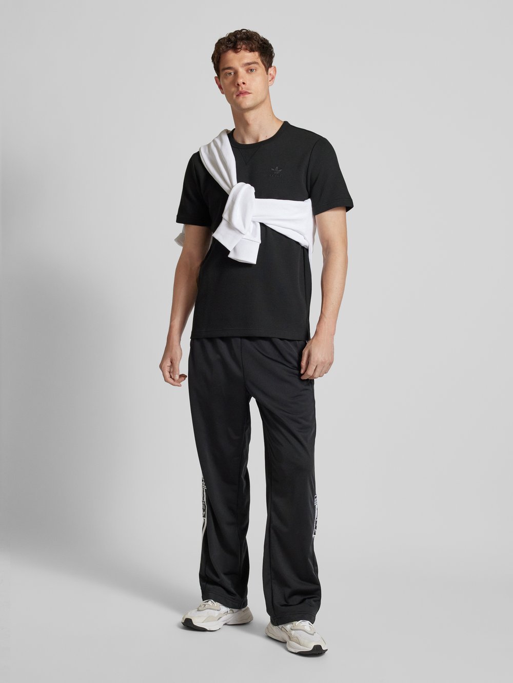 

Футболка со структурированным узором adidas Originals, черный