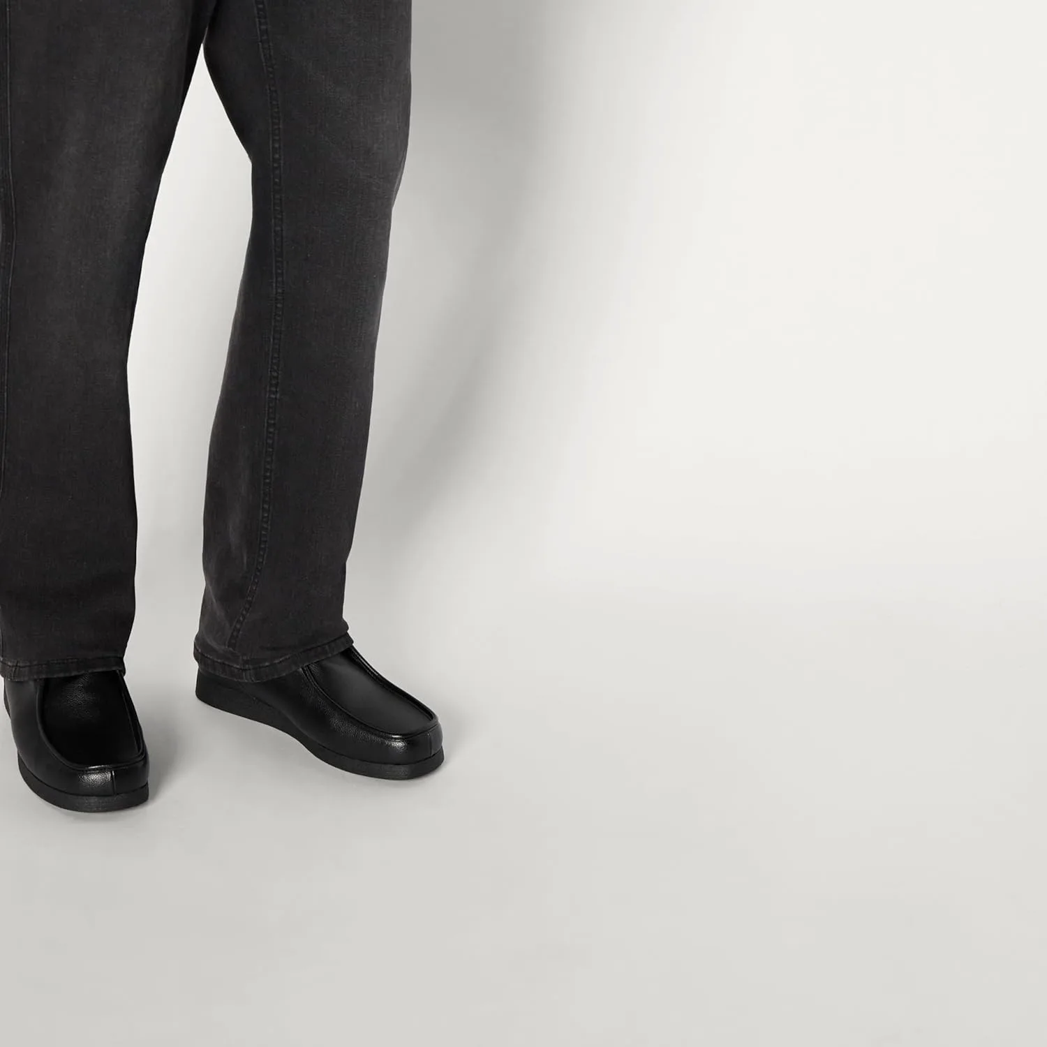 Мужские ботинки Amazon Essentials Chukka с носком-мокасином, черный — фото 2