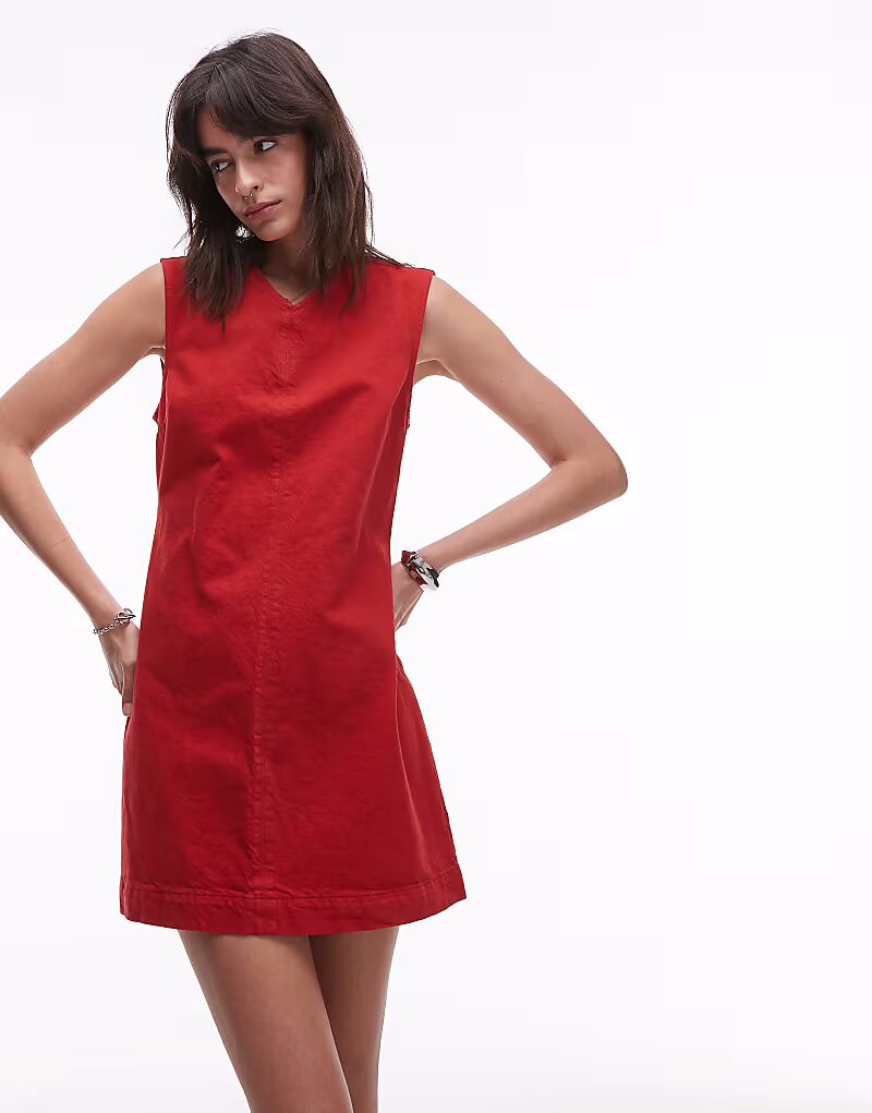 

Мини-платье с v-образным вырезом от Topshop из денима