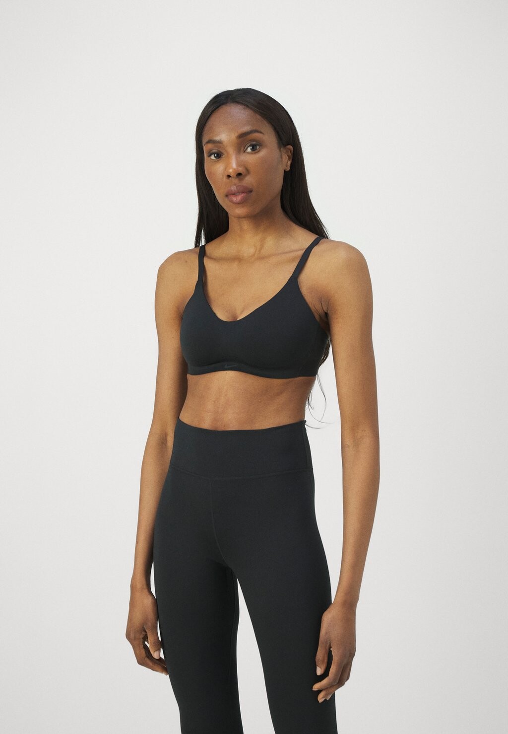Спортивный бюстгальтер с легкой поддержкой ALATE MINIMALIST BRA Nike, черный — фото 4