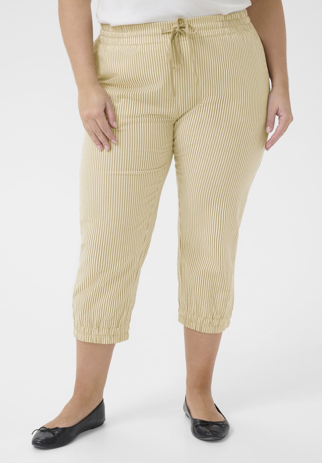 

Брюки STRIPED CAPRI Kaffe Curve, бежевый