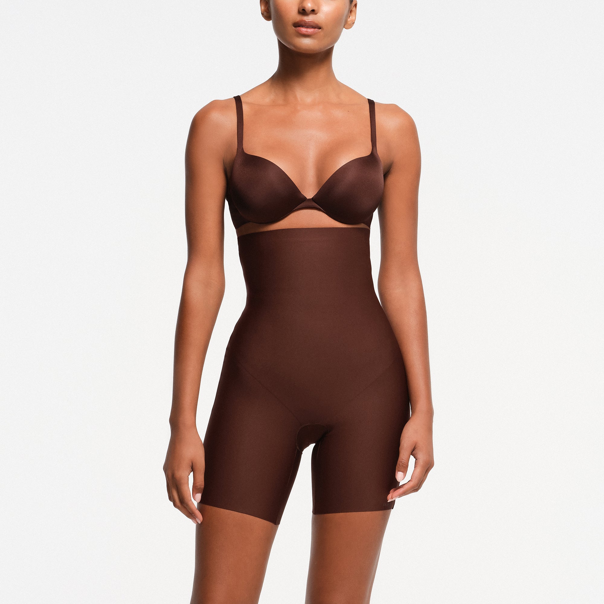 

Короткие шорты с высокой талией Core Sculpt SKIMS, цвет cocoa