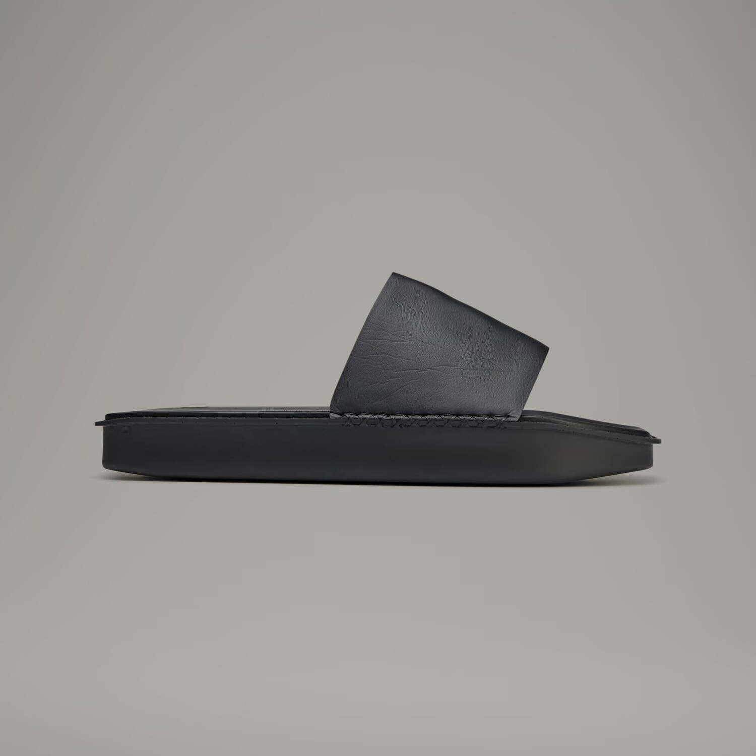 

Шлепанцы Y-3 Adidas