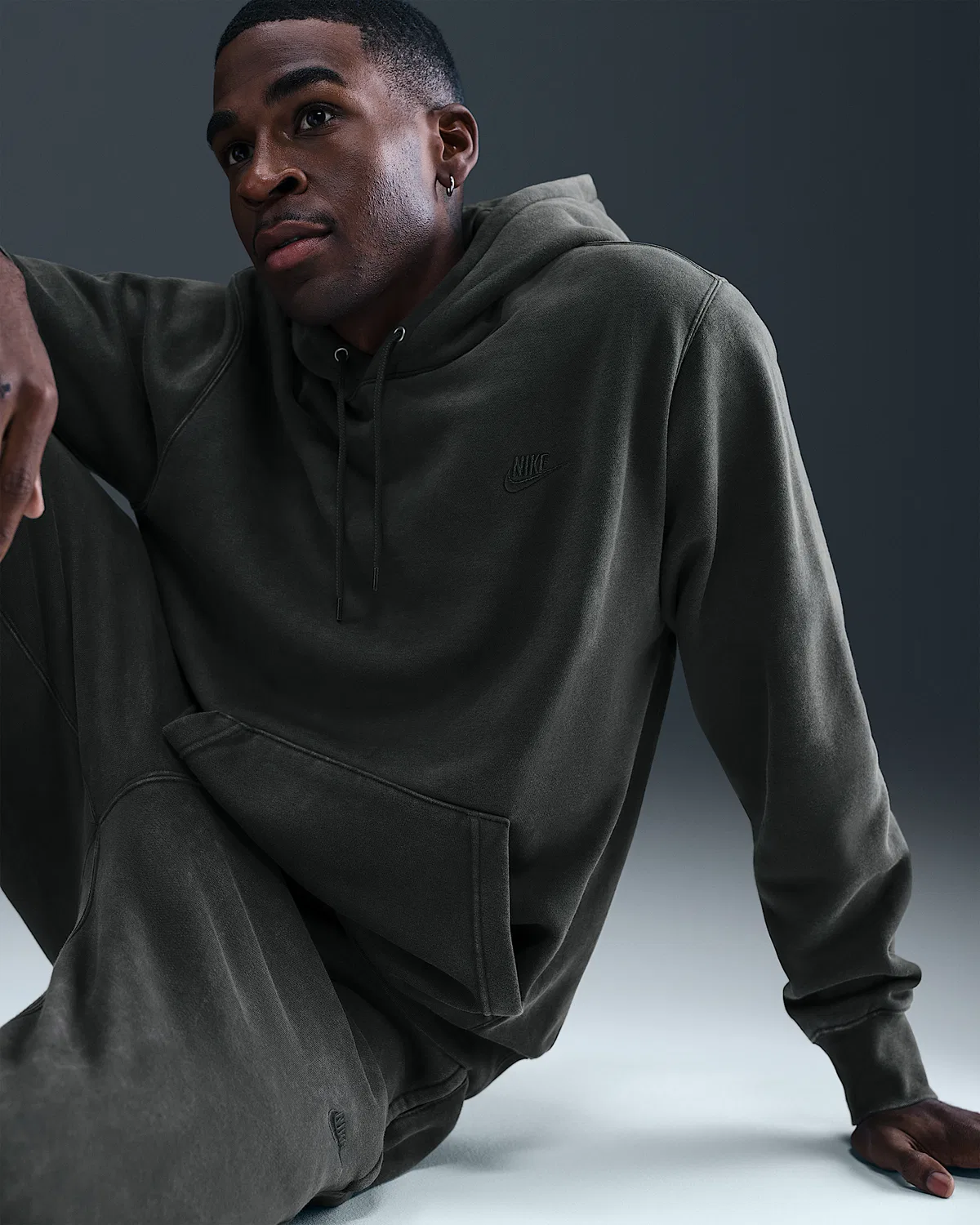 Мужская флисовая худи Nike Sportswear Club с эффектом состаривания, Anthracite/Anthracite — фото 3