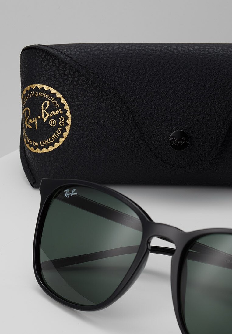 

Солнцезащитные очки Unisex Ray-Ban, черные