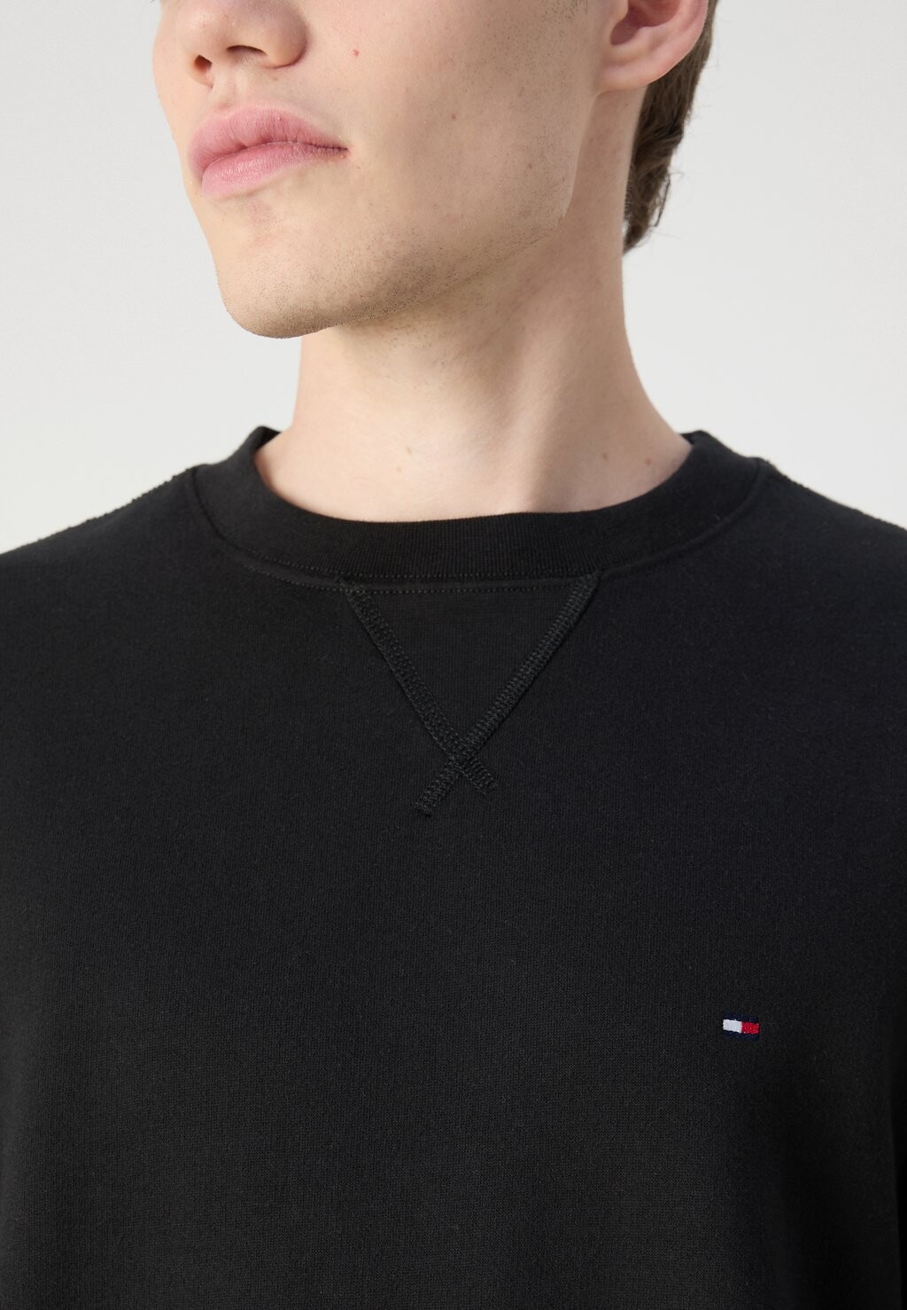 Толстовка ESSENTIAL CREWNECK Tommy Hilfiger, черный — фото 2