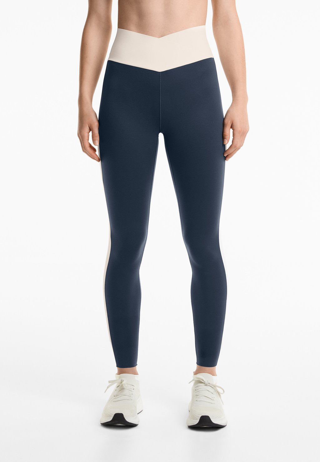 

Леггинсы PERFECT-ADAPT ANKLE-LENGTH WITH V-CUT WAIST OYSHO, темно-синий