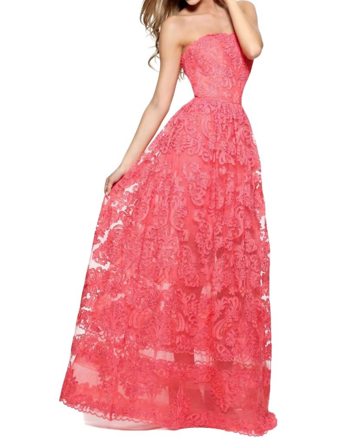

Длинное выпускное платье без бретелек красного цвета Sherri Hill
