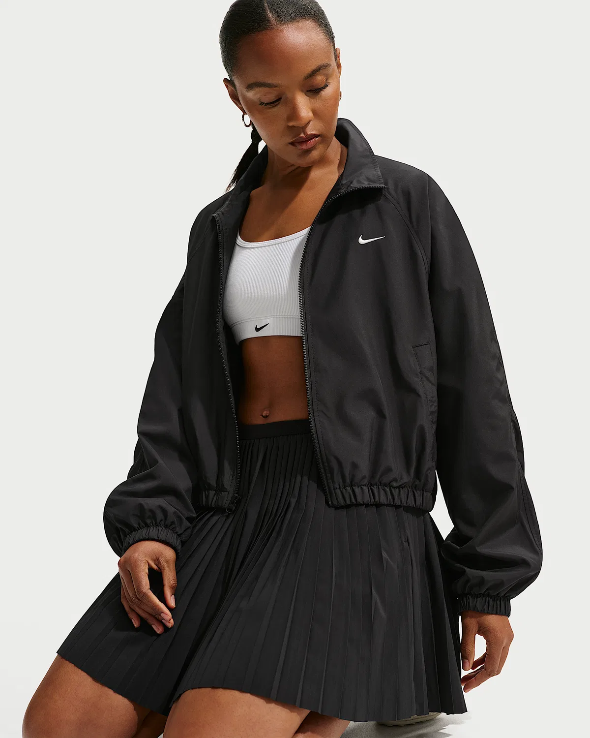 Женская оверсайз трековая куртка Nike Sportswear с защитой от УФ, Black/Sail — фото 3