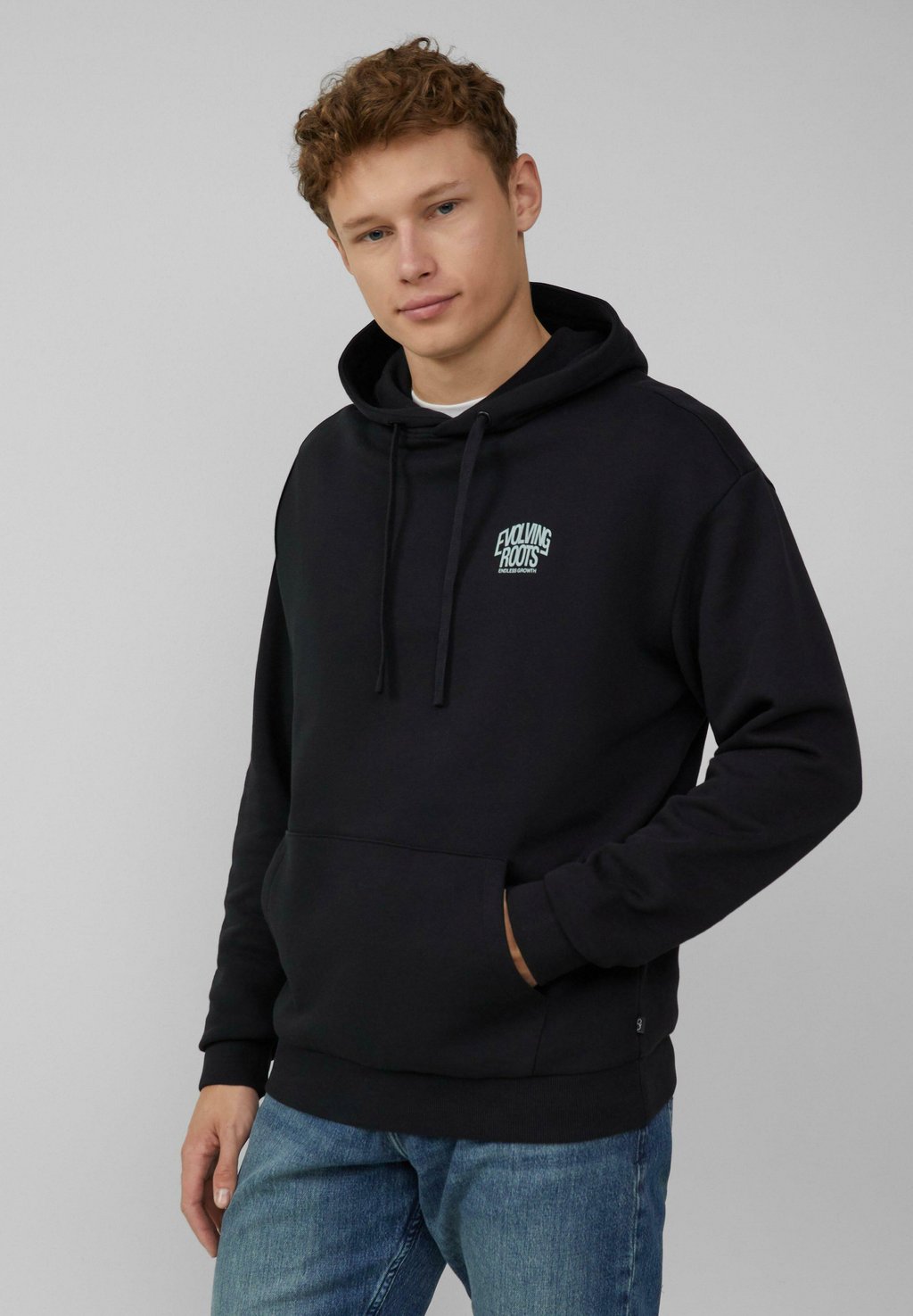 

Толстовка MIT KLEINEM FRONTPRINT - Hoodie QS, черный