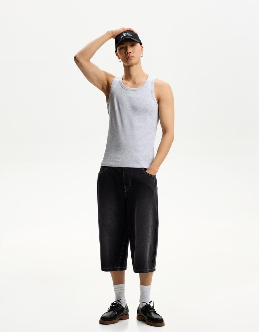

Супер мешковатые джинсовые шорты-бермуды Bershka, черный