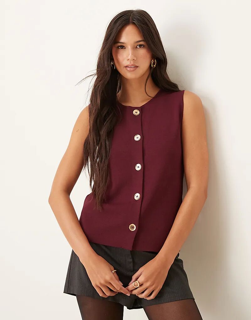 

Вязаный жилет Mango с высоким воротом и золотыми пуговицами бордового цвета