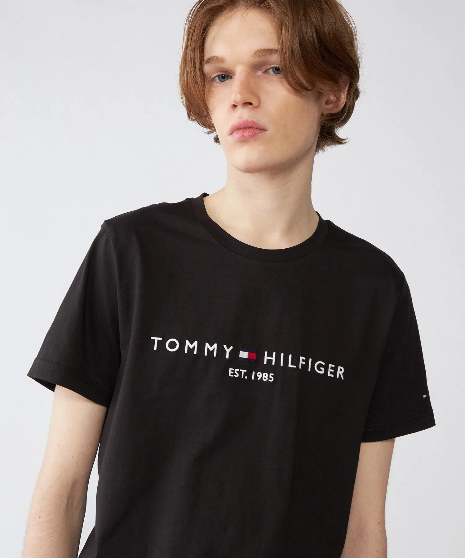 Унисекс футболка с логотипом TOMMY HILFIGER серая — фото 2