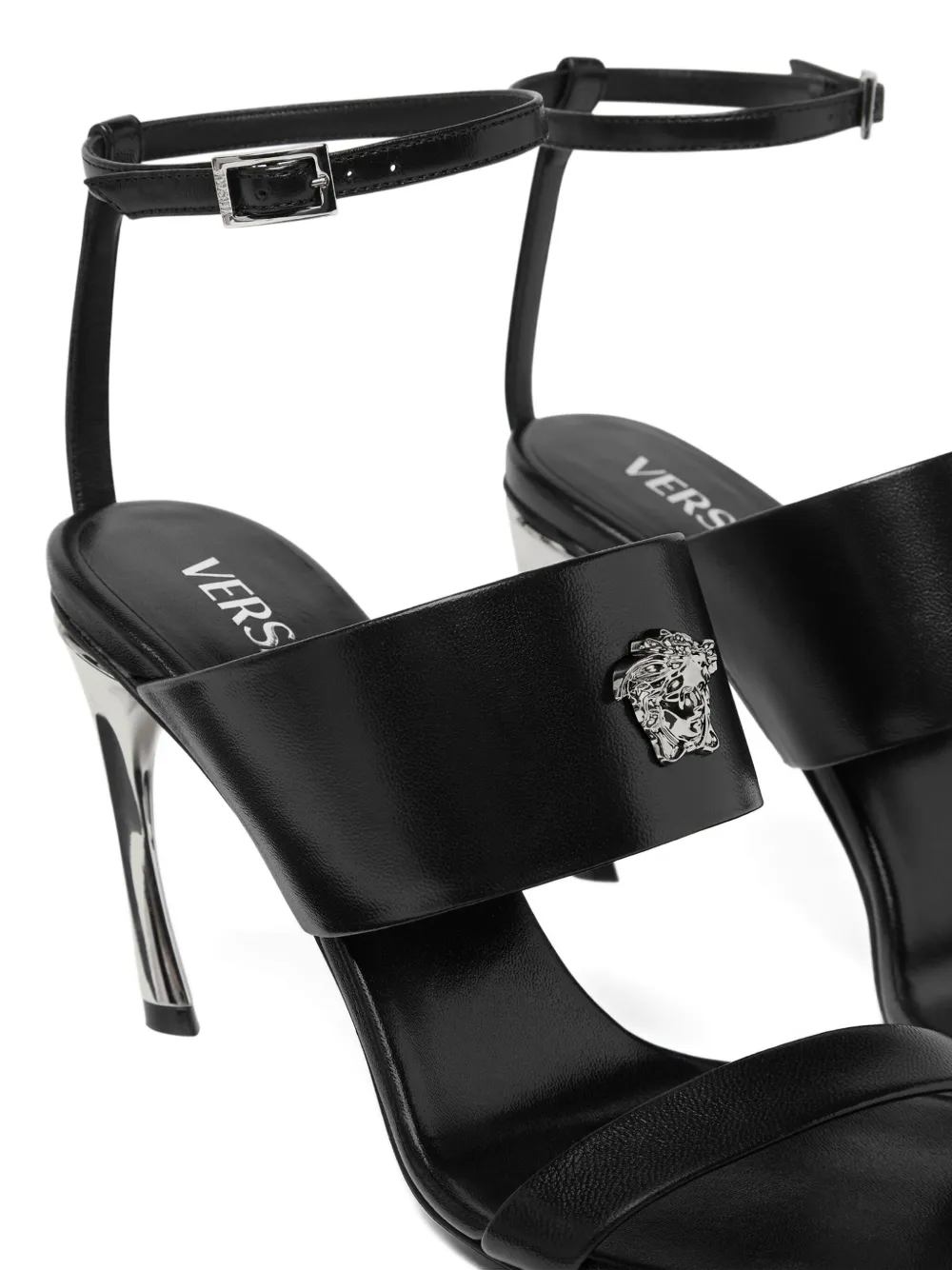 Босоножки с ремешком на щиколотке и декором Medusa VERSACE, черный — фото 4