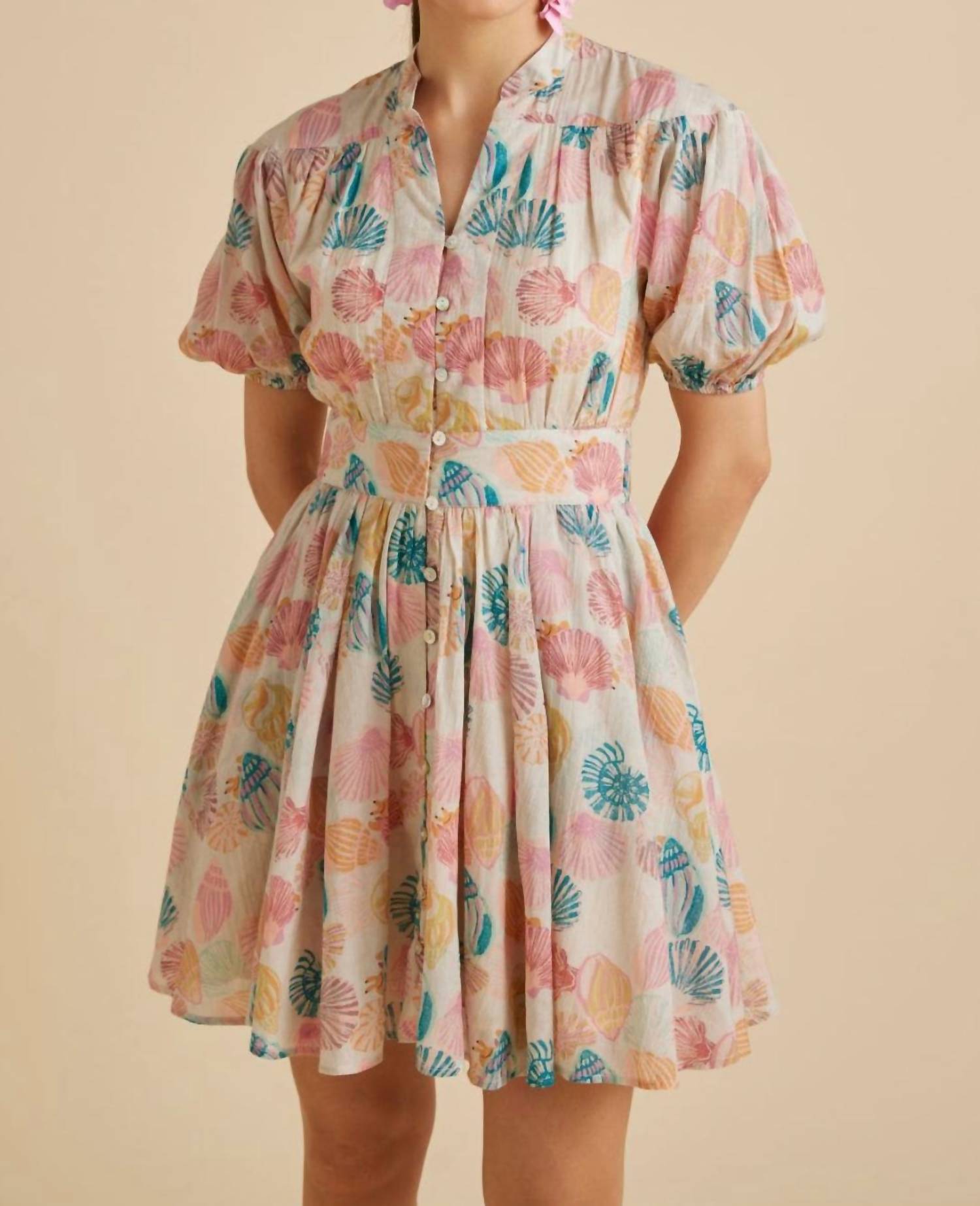 

Розовое мини-платье Pearl Calling June