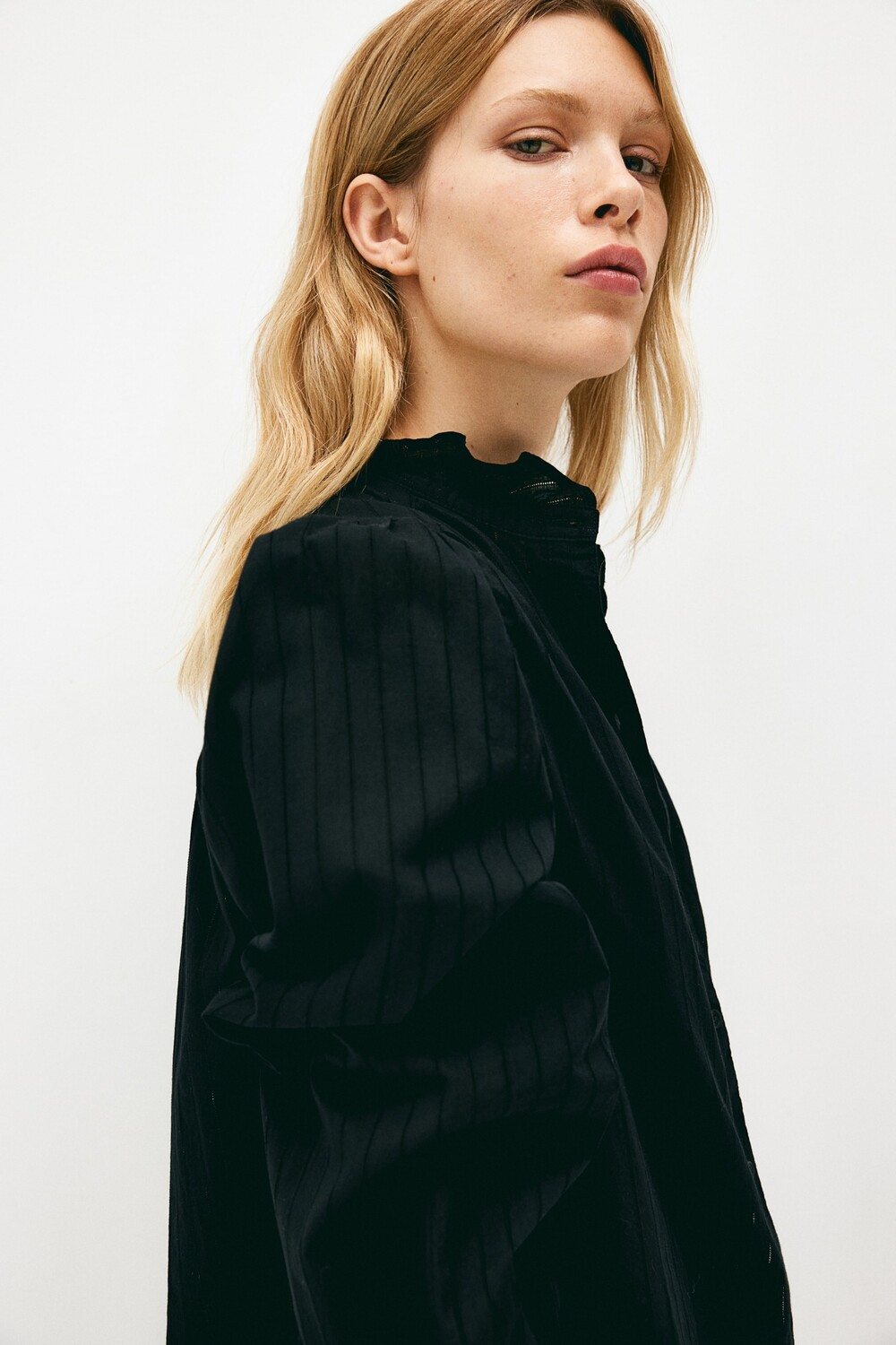

Блузка с воланами H&M, черный