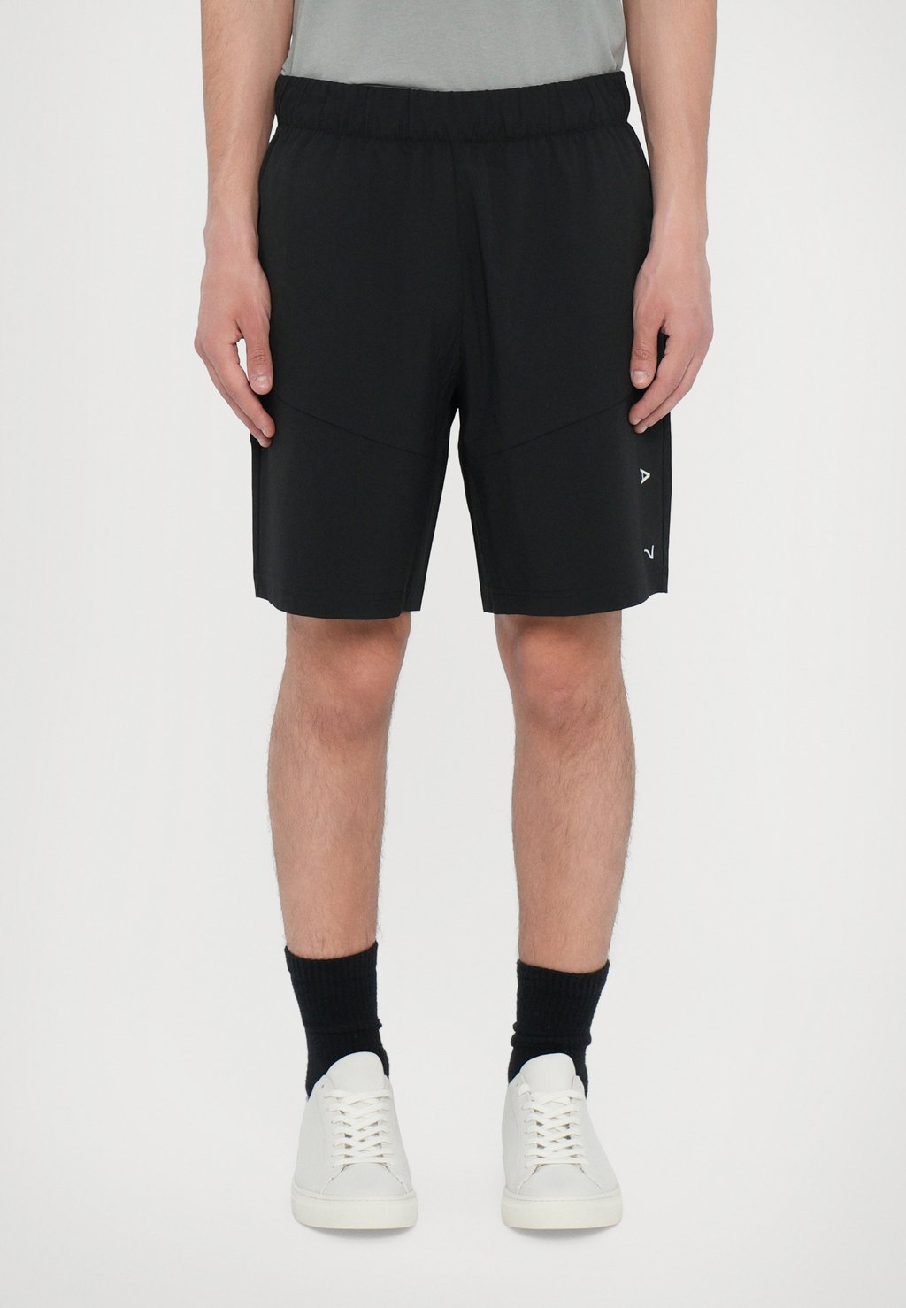 

Шорты EA7 Emporio Armani, черный