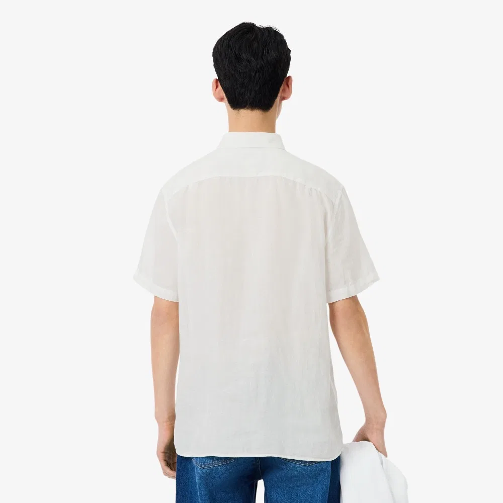 Мужская однотонная льняная рубашка с коротким рукавом белого цвета от Lacoste — фото 3