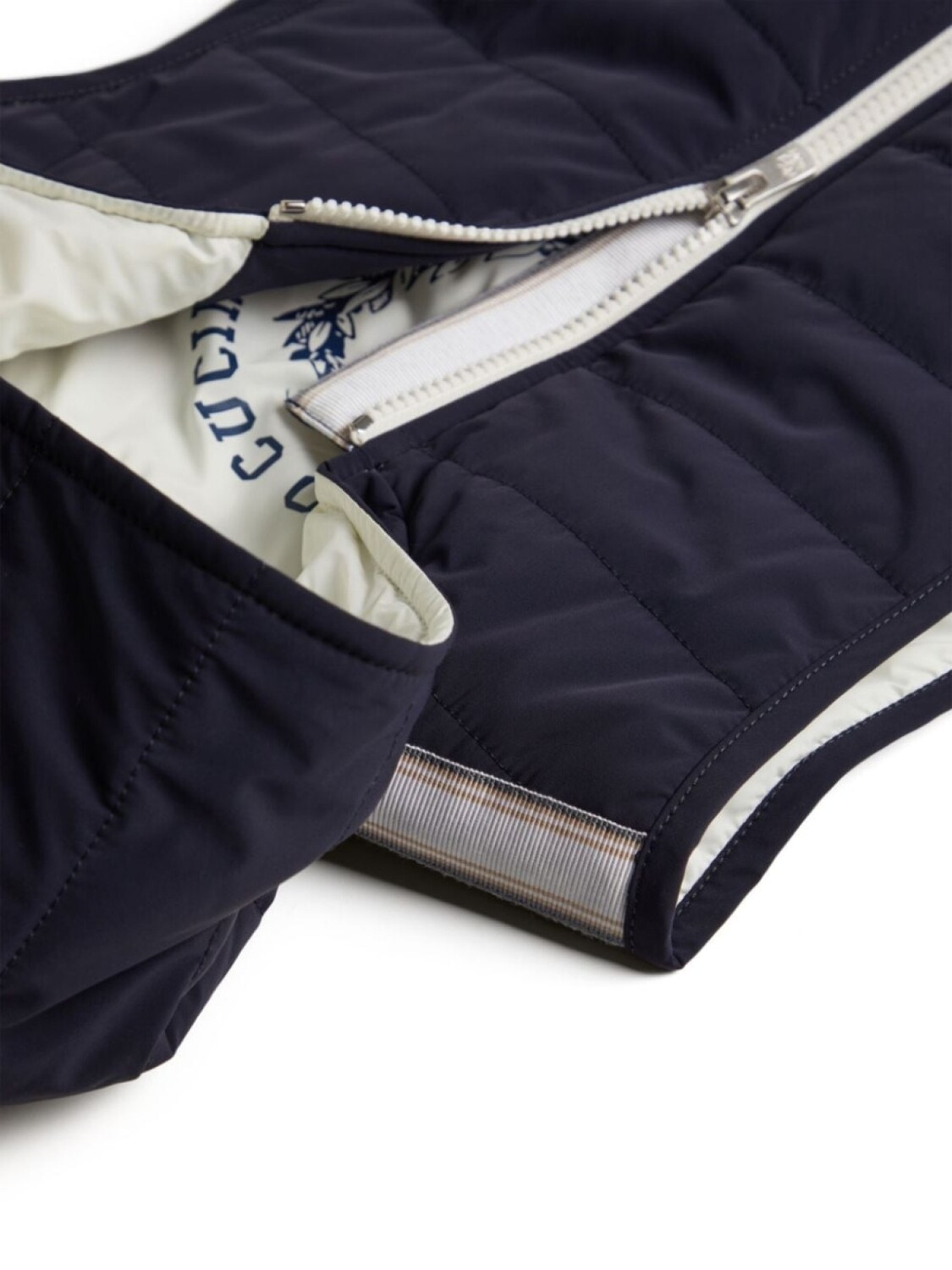 Brunello Cucinelli Kids дутый жилет с капюшоном, синий — фото 3