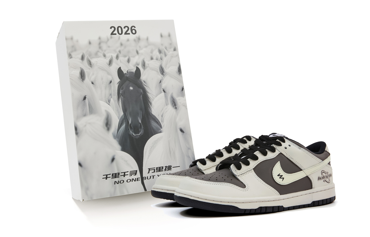 

Dunk Kids' Skateboarding Shoes Grade School Nike, бежевый коричневый (box)