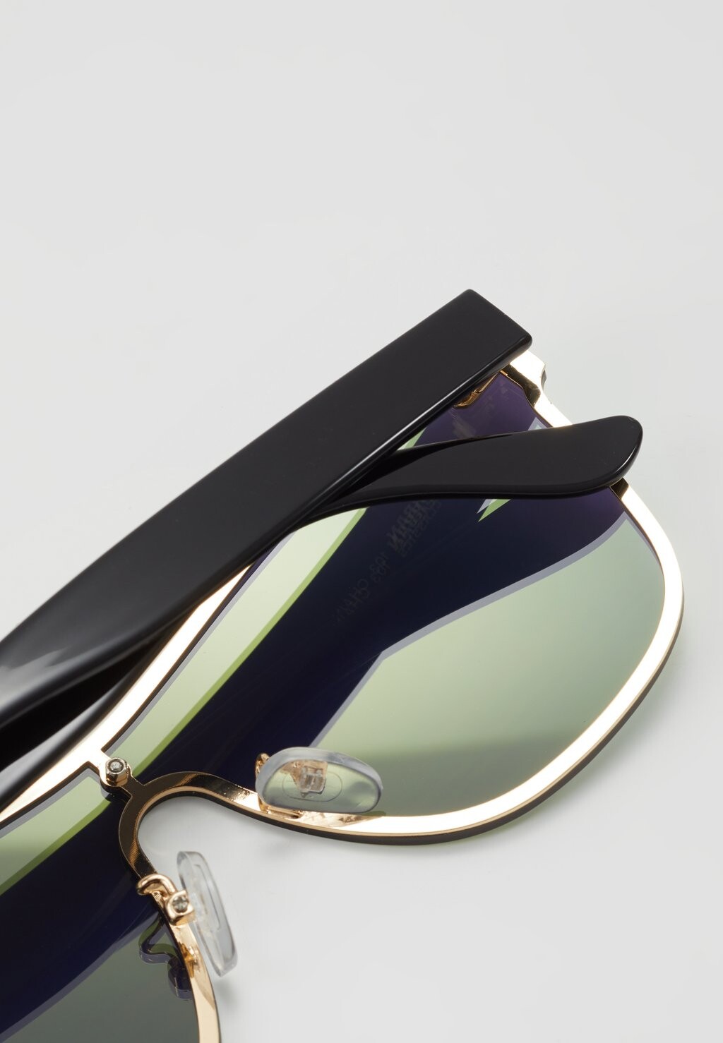 

Солнцезащитные очки Sunglasses Urban Classics, золотое зеркало/черные
