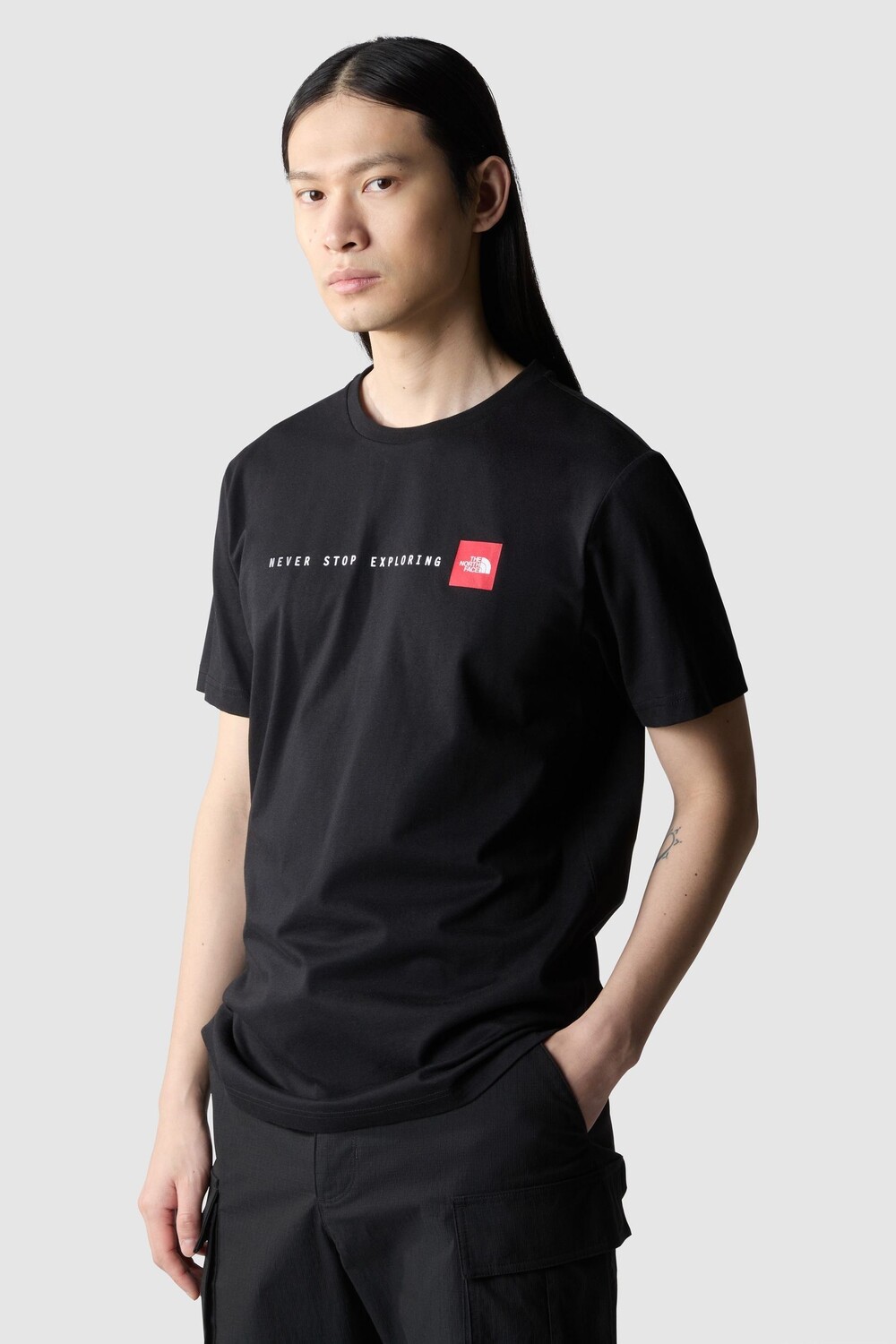 

Никогда не прекращайте изучать мужские футболки с короткими рукавами The North Face, черный