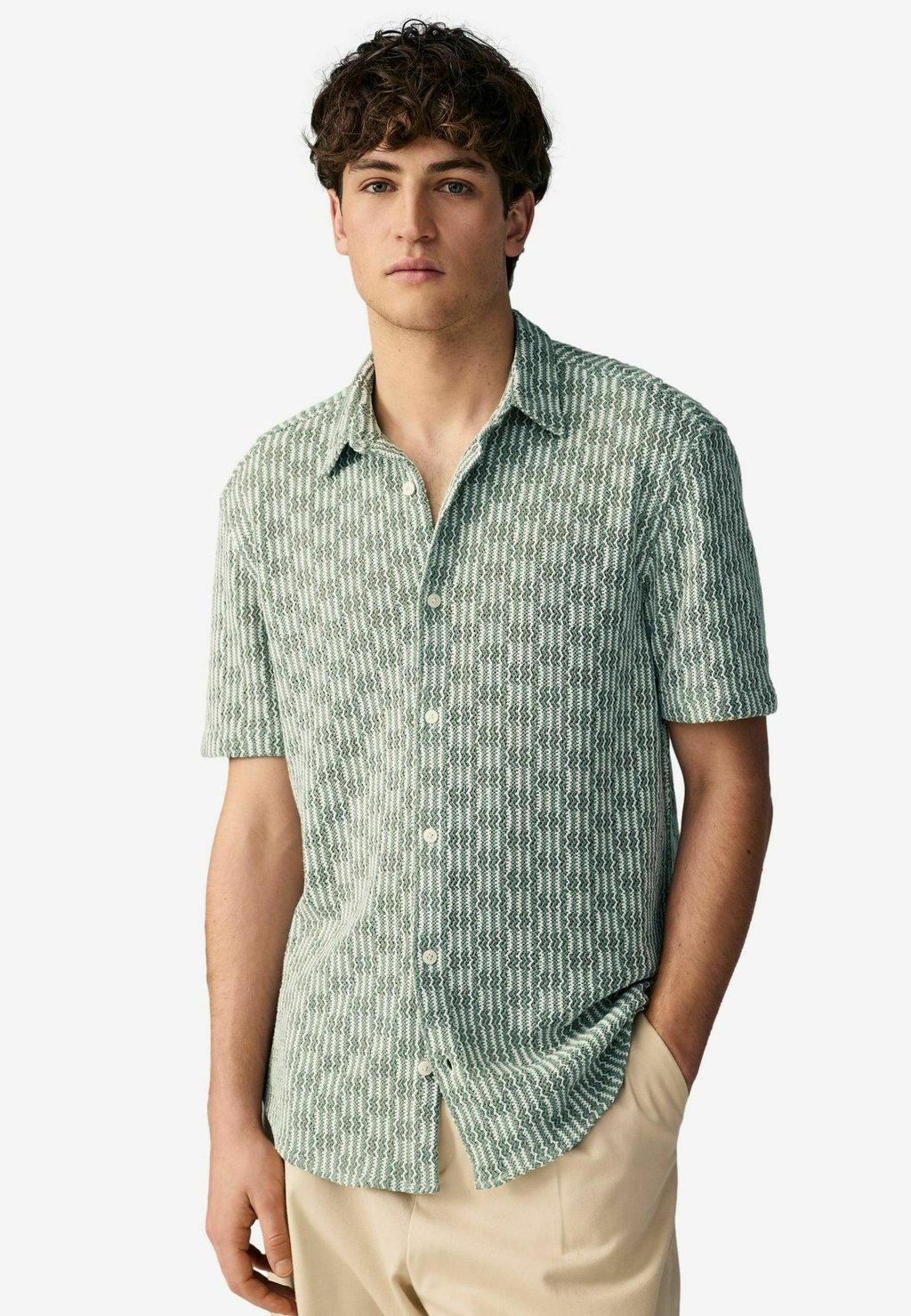 

Рубашка REGULAR FIT - TEXTURED SHORT SLEEVE Next, зеленый