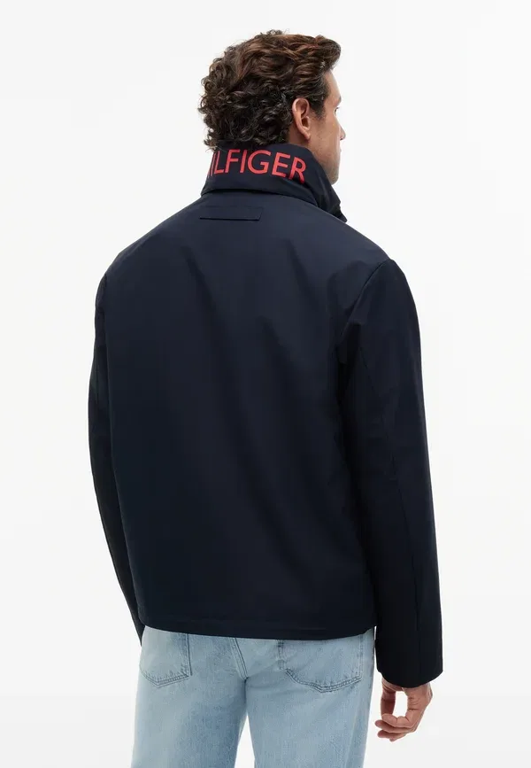 Куртка Tommy Hilfiger Crew athleisure sail pack light jacket, пустынное небо — фото 3