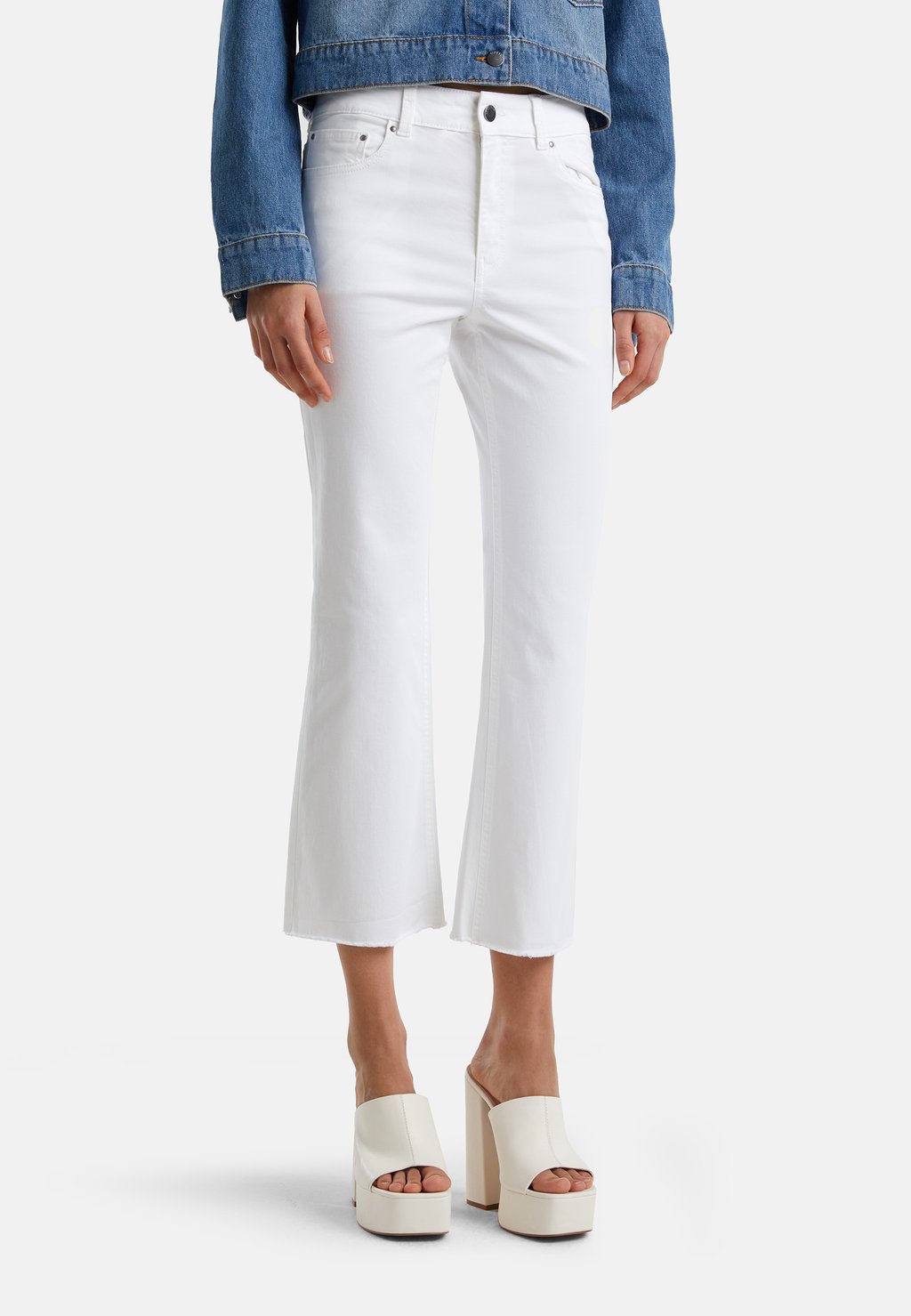 

Расклешенные джинсы FIVE-POCKET CROPPED United Colors of Benetton, белый