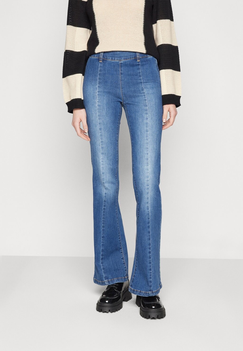 

Джинсы Bootcut ONLWAUW MID FLARED ZIP CUT ONLY, цвет medium blue denim