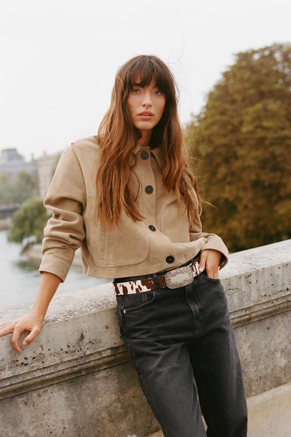 

Короткая куртка из 100% кожи ZARA, бежевый