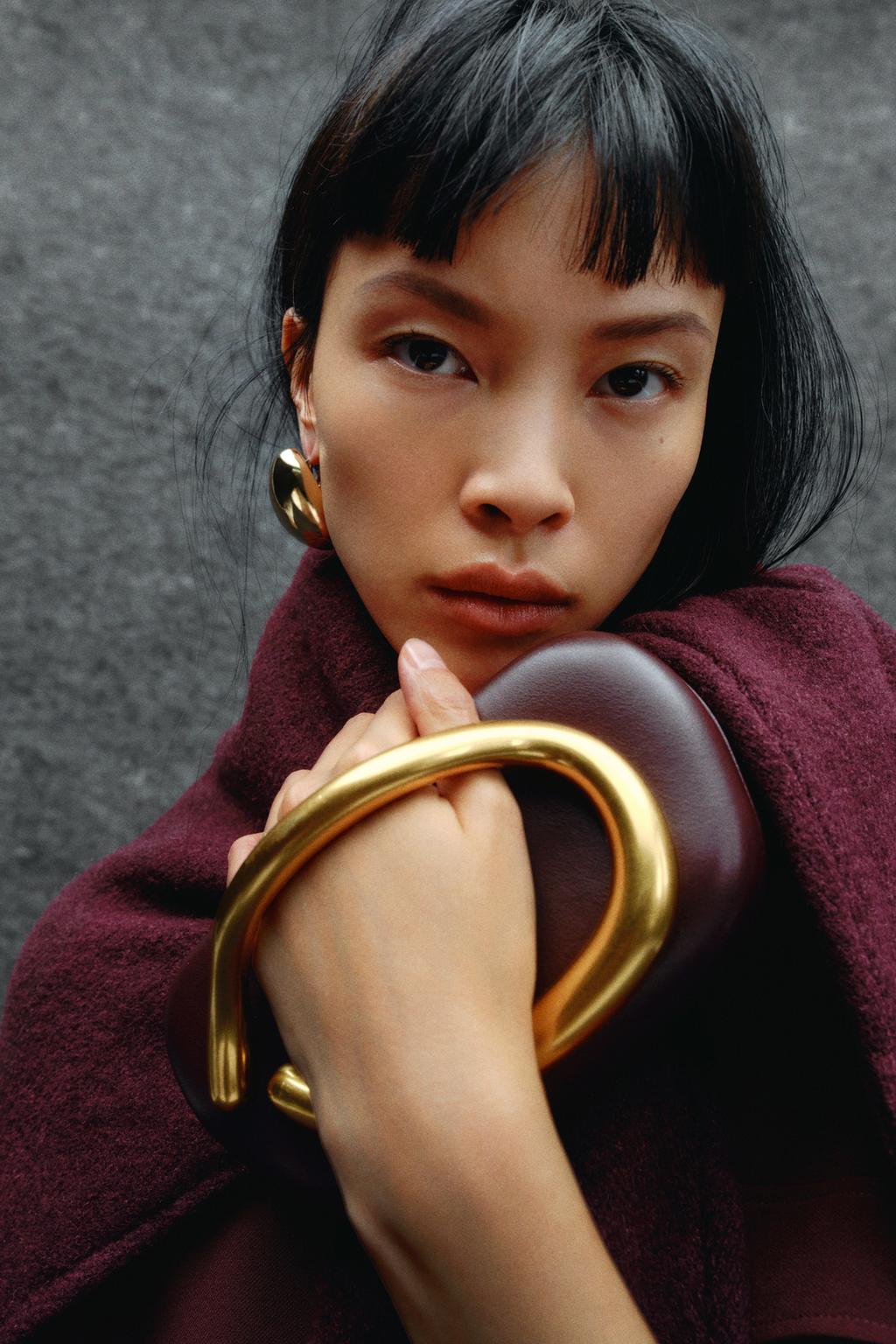 

Сумка-коробка с золотой застежкой ZARA, бордовый