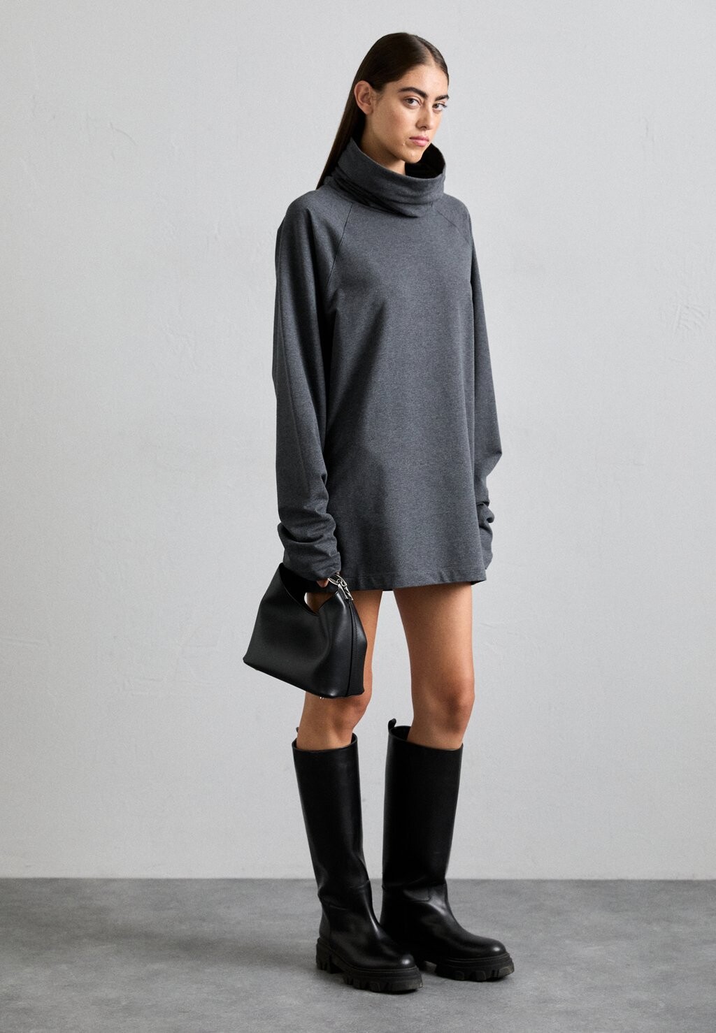 

Дневное платье OVERSIZED RAGLAN SLEEVE TURTLENECK MINI DRESS Norma Kamali, серый