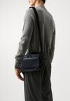 

Сумка через плечо CHARTER FLAP CROSSBODY Coach, черный