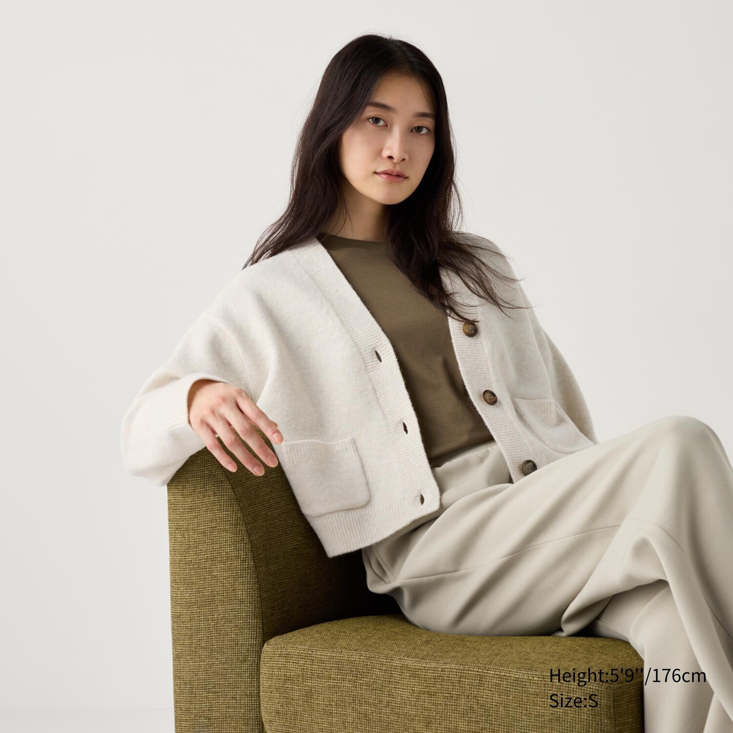 

Мягкий кардиган V-образным вырезом UNIQLO, белый