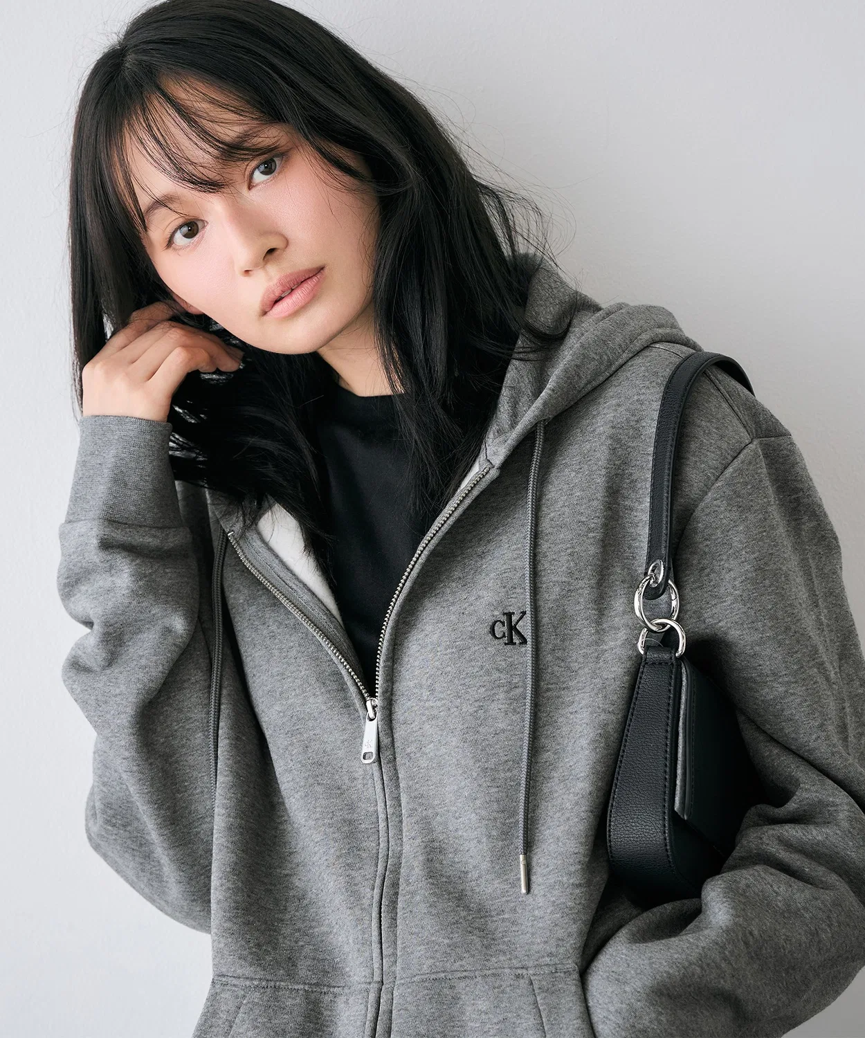 Флисовая кофта-худи на молнии Calvin Klein с логотипом, длинный рукав, серый