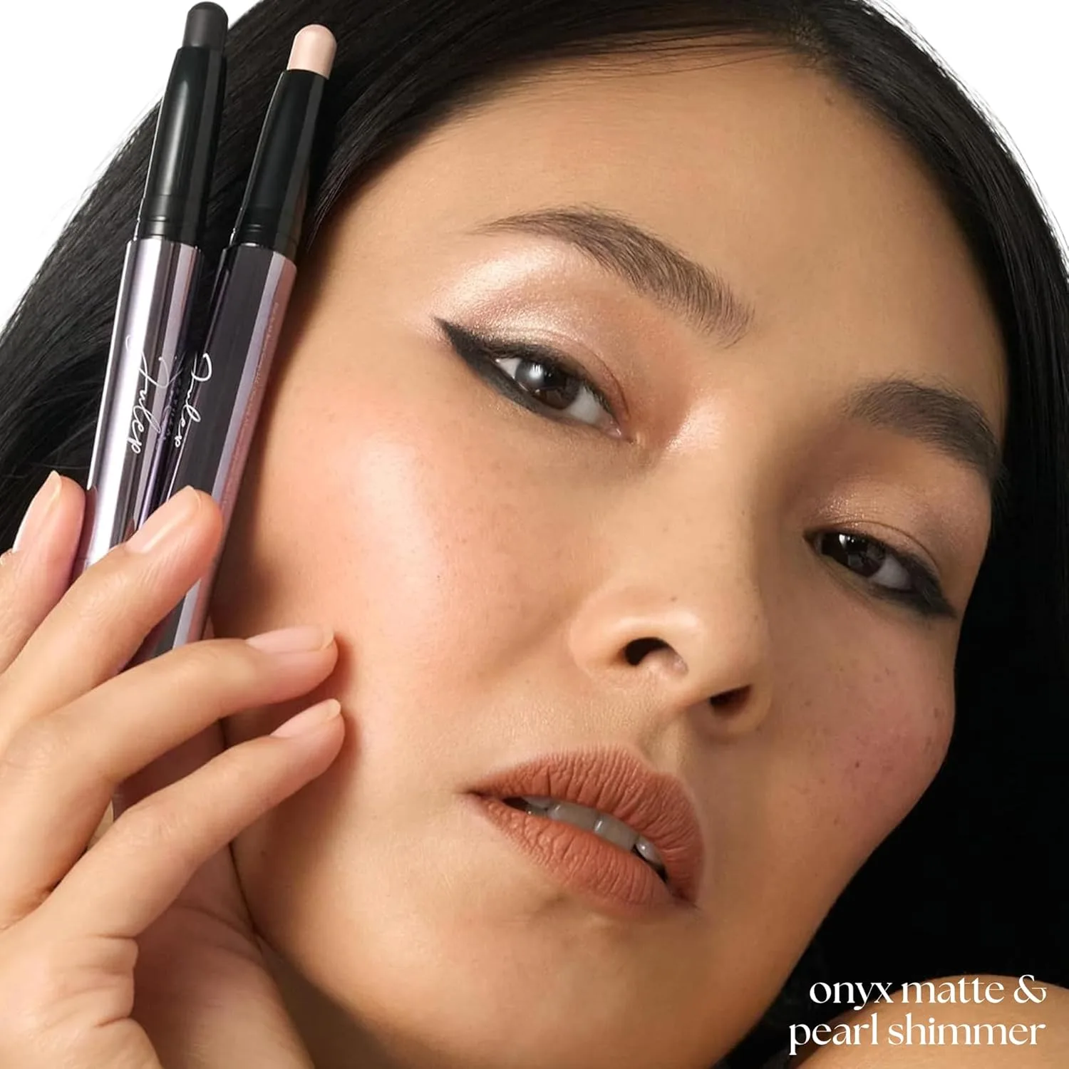 Водостойкие кремово-пудровые тени-карандаш Julep Eyeshadow 101 - перламутровый шиммер - стойкие, не скатываются в складках века, светло-золотисто-бежевые кремовые тени с встроенным аппликатором., 02 Pearl Shimmer — фото 3