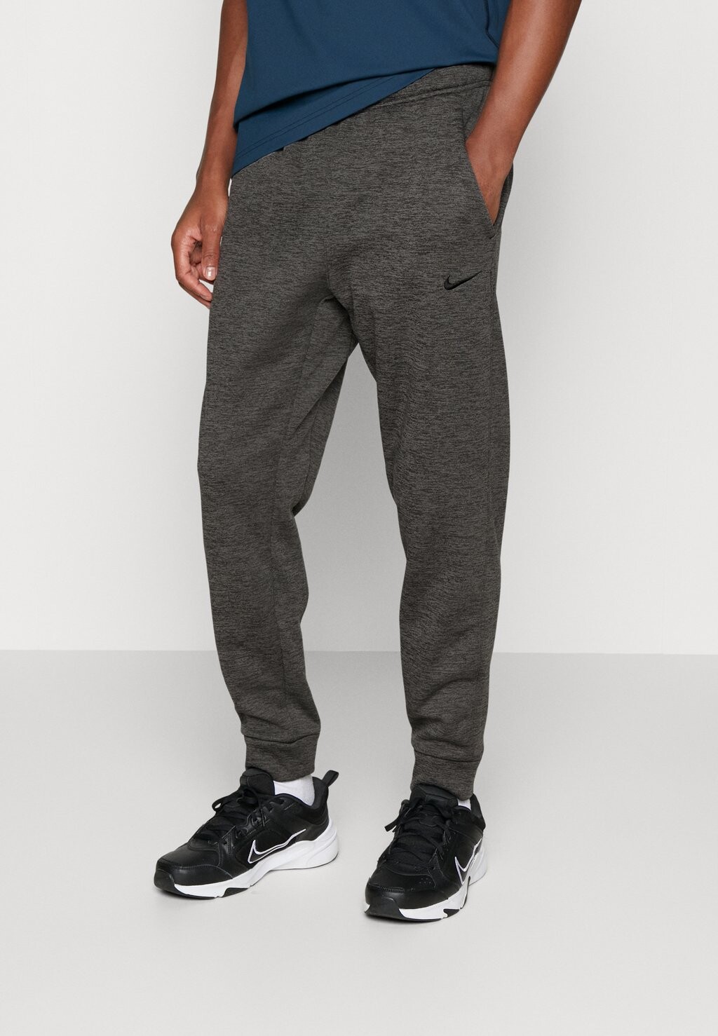 

Спортивные брюки Nike PANT TAPER, цвет Charcoal Heather/Dark Smoke Grey/Black