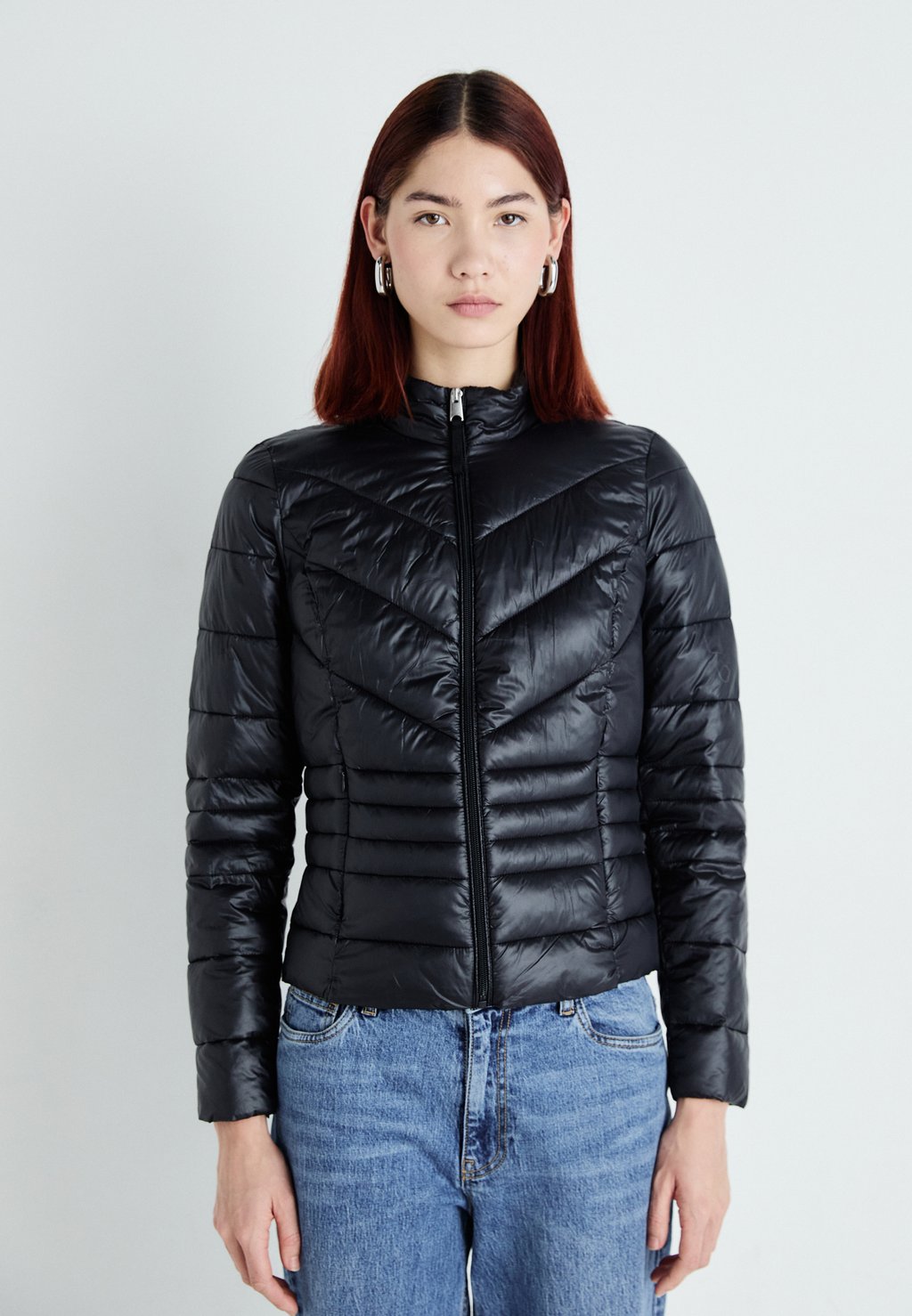 

Легкая куртка VMSORAYASIV SHORT JACKET Vero Moda, черный