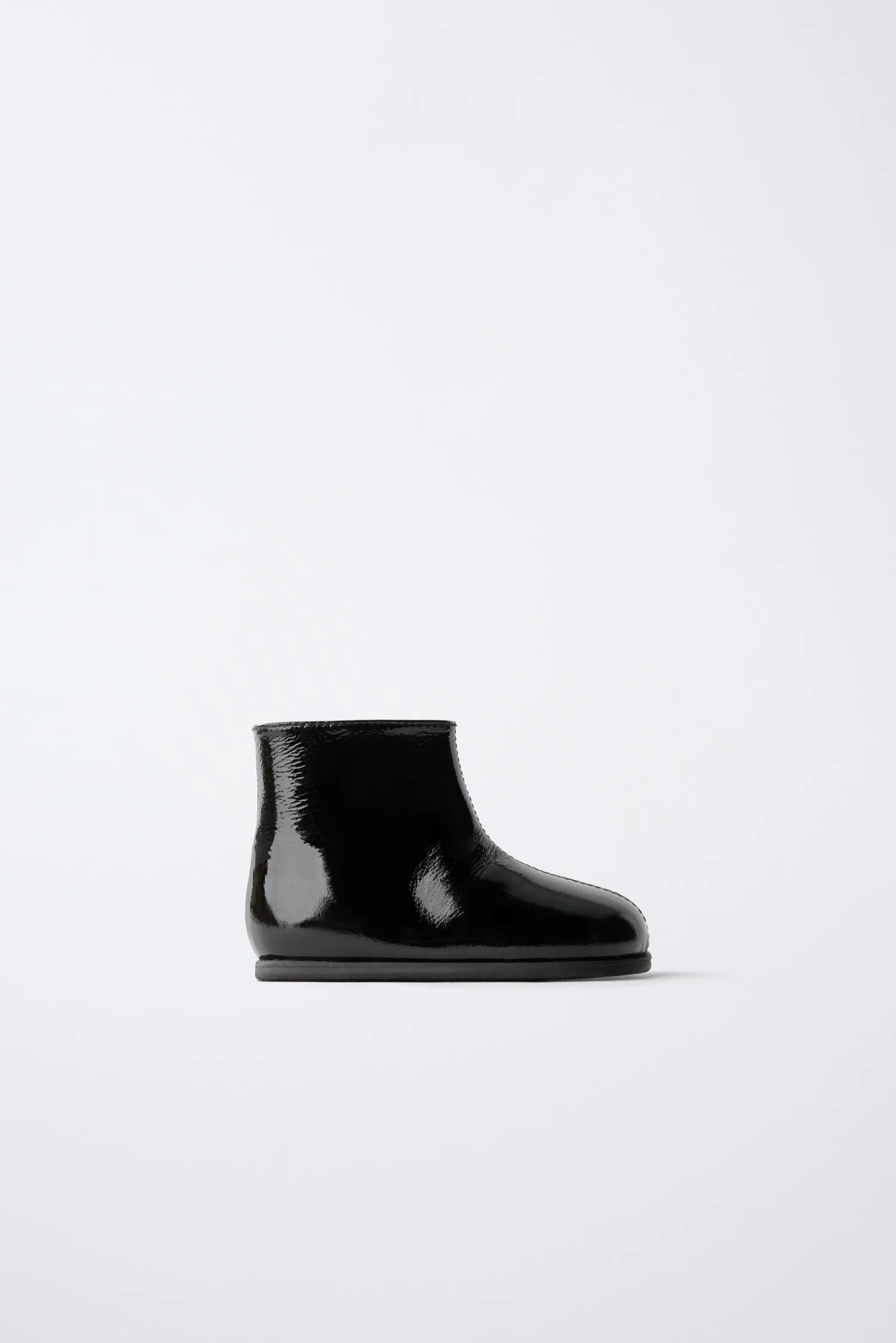 Стеганные кожаные ботинки Zara, черный